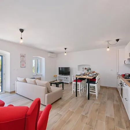 Feriehus Casa Dorella In Peaceful Location With A Sea View Viskovići